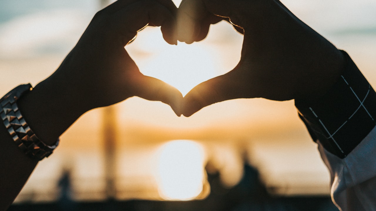Couple en discussion — separation et assurances