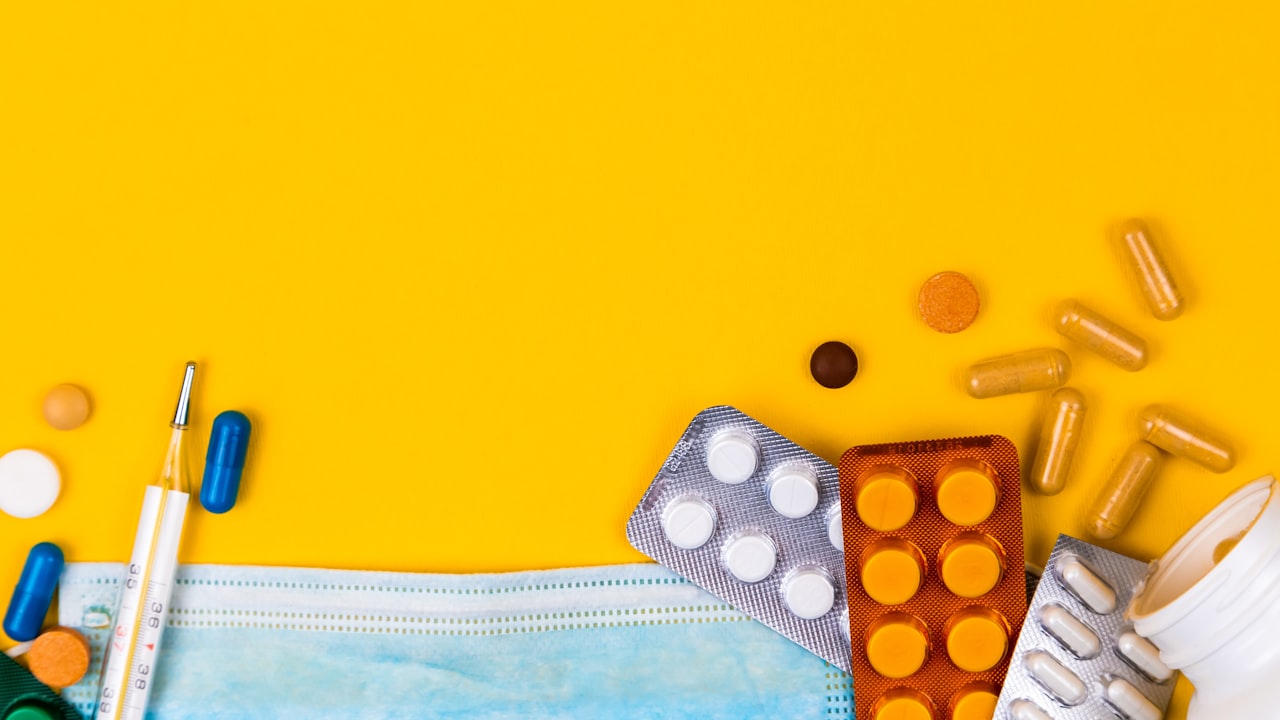 Medicaments et ordonnance sur plan de travail